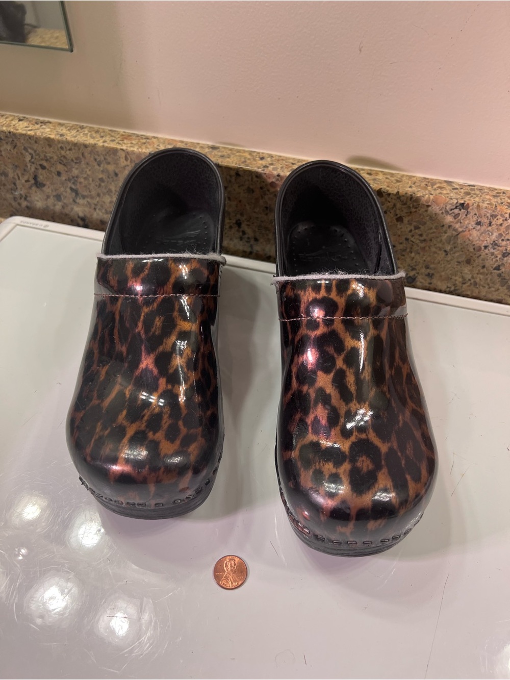 Dansko Women’s Sz 10.5 Leopard Print Patent Leather Clogs